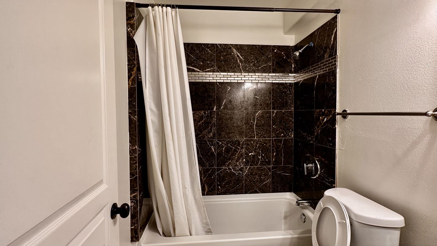 1360 W 24th Street Image 6