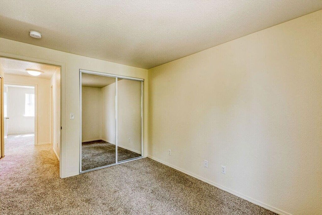 Willamette Falls Court Apartments Image 16