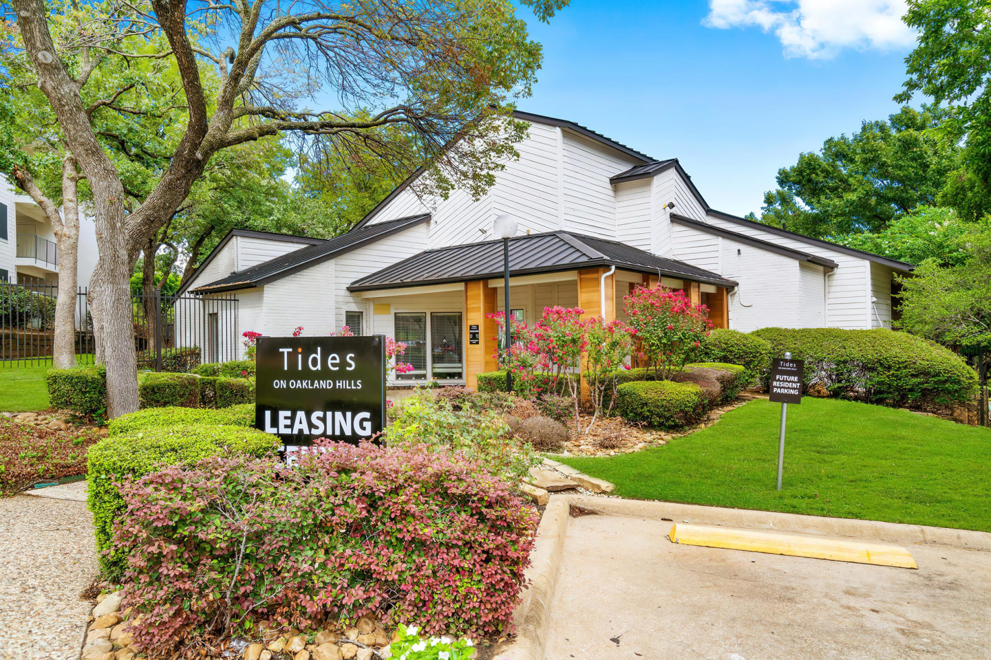 Tides on Oakland Hills Image 16