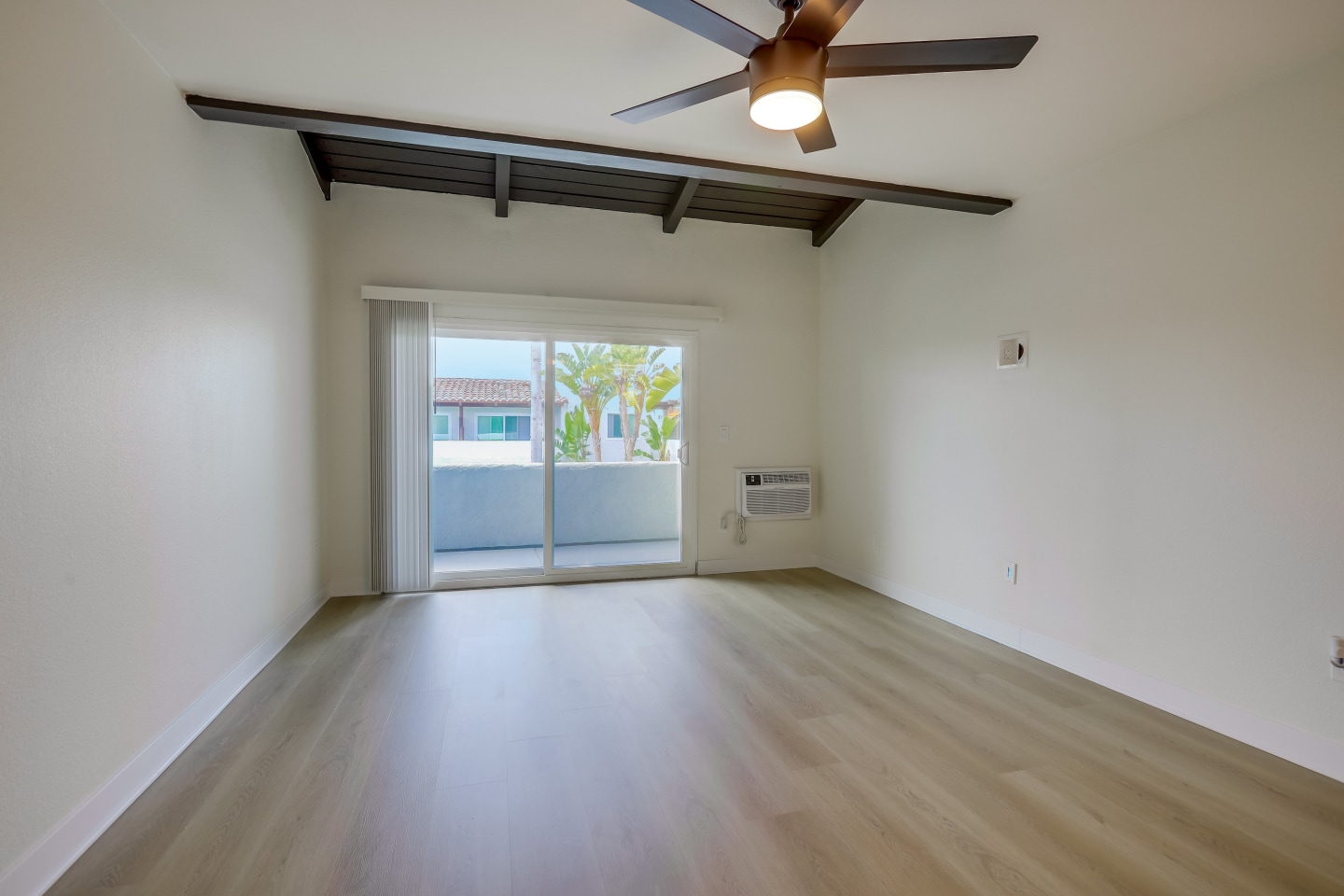VIVA Apartment Homes Image 9