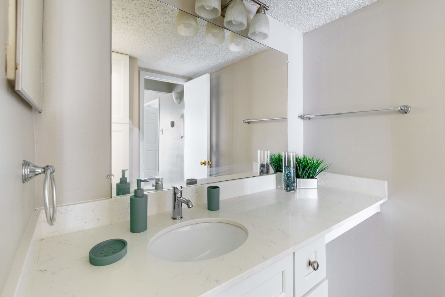 Forest Hills Apartments Image 36