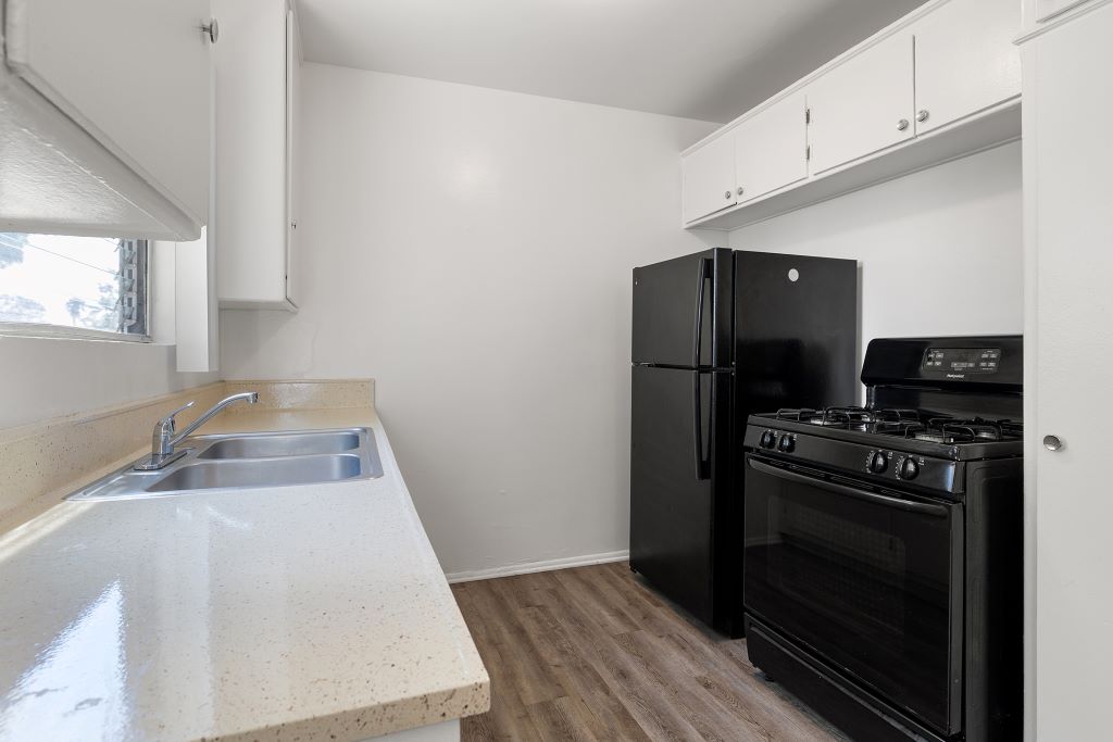 Roxanne Apartments Image 4