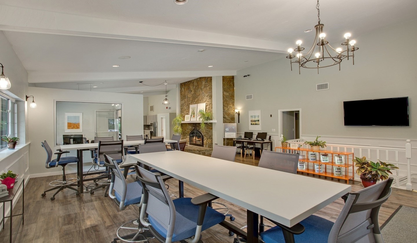 Royal Crest Estates Apartments Image 14