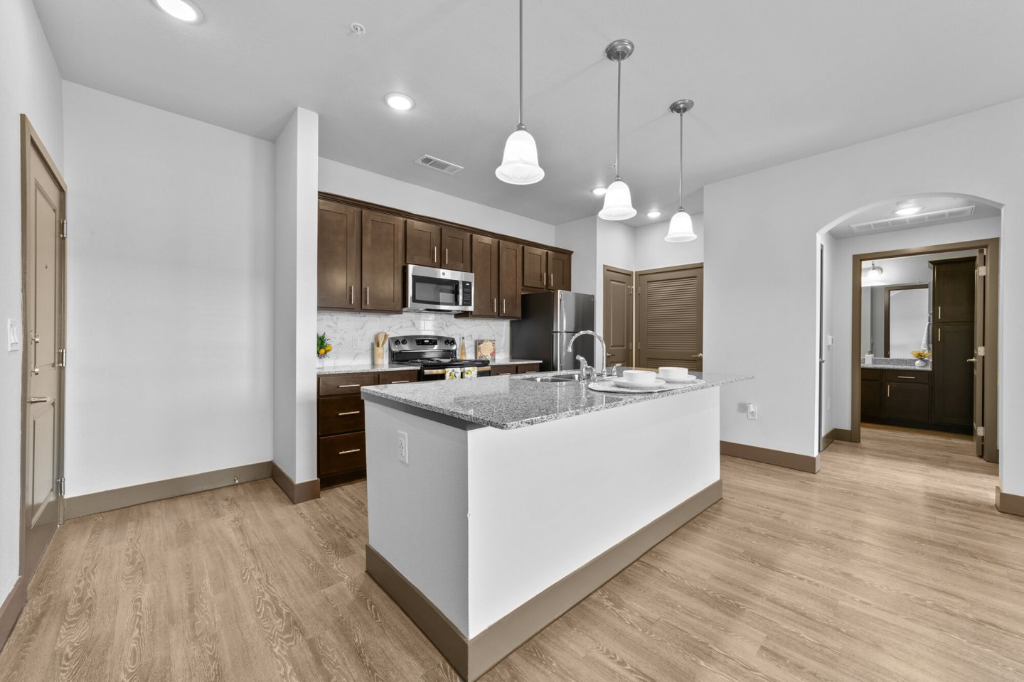 Deer Park Apartments Image 6