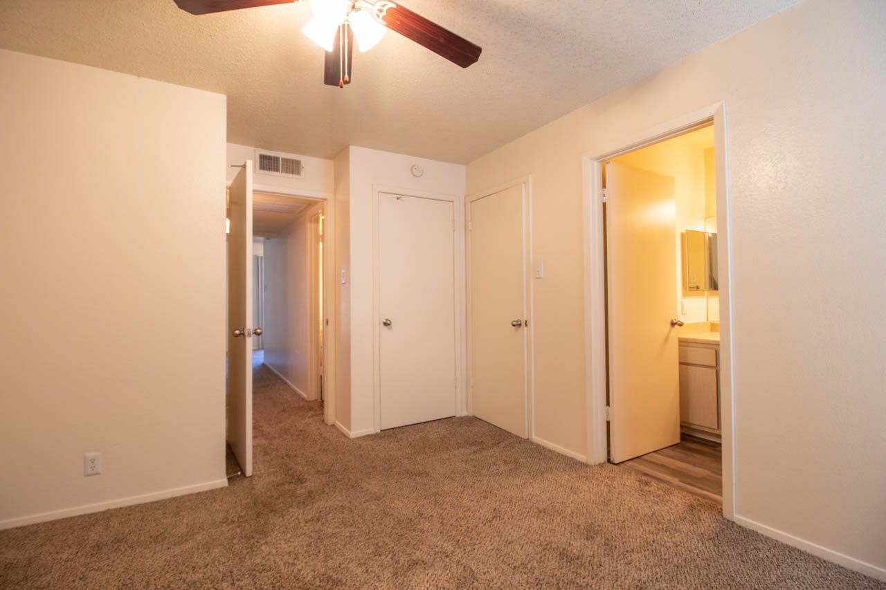 Plaza Square Apartments Image 14