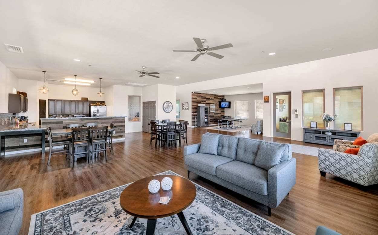 Willow Creek Apartments Image 4