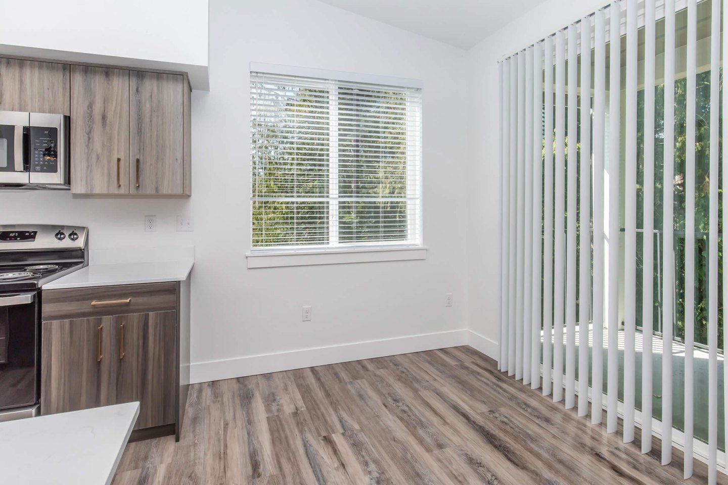 Lakeview Apartments Image 35