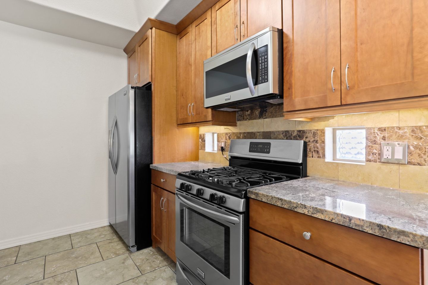 Brownstone Manor Image 4