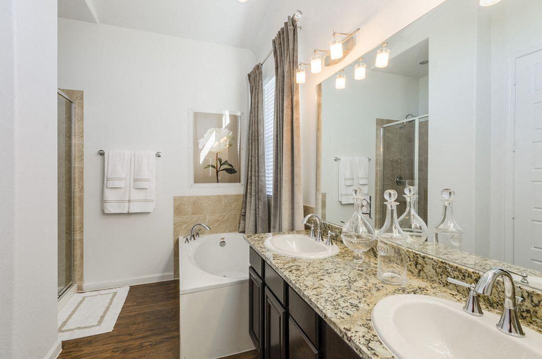 Berkshire Lakeway Image 14