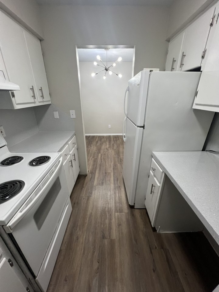 Monark Apartments Image 9