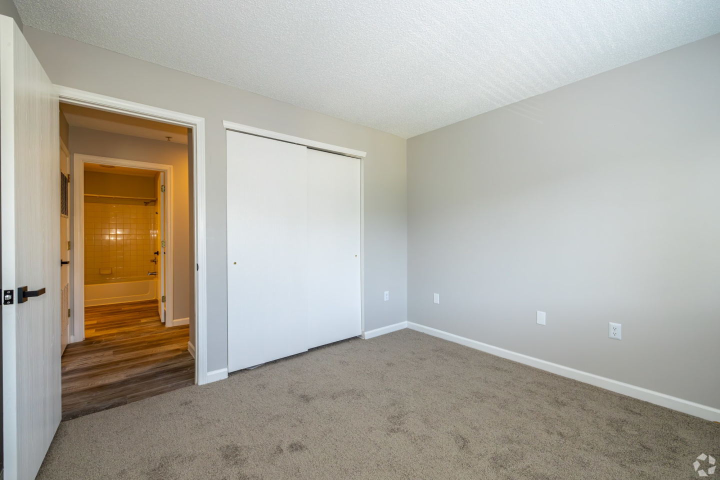 The Landings at Steele Creek Apartments Image 11