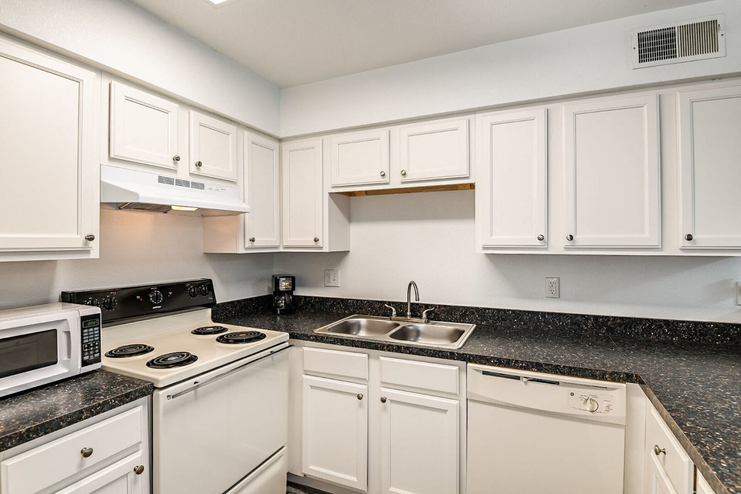 Woodlake Villas Image 28