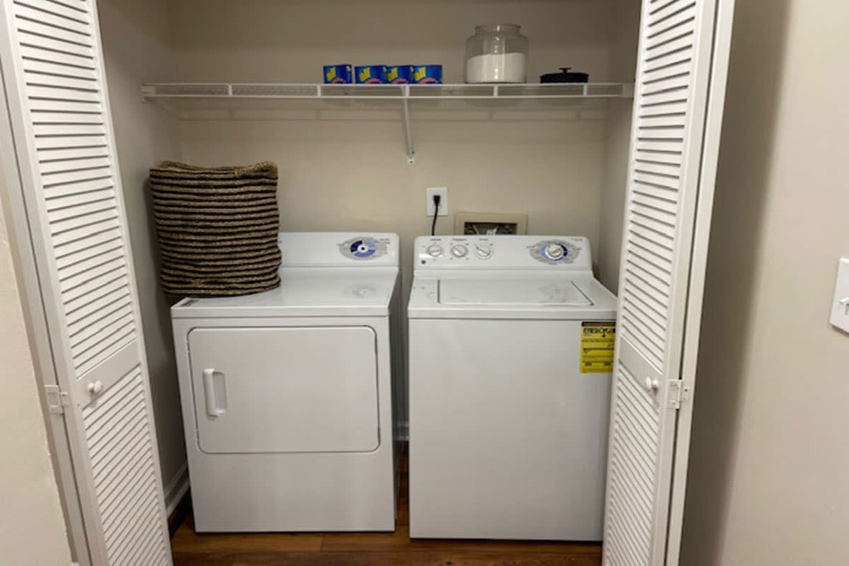 Chatsworth Apartments Image 11