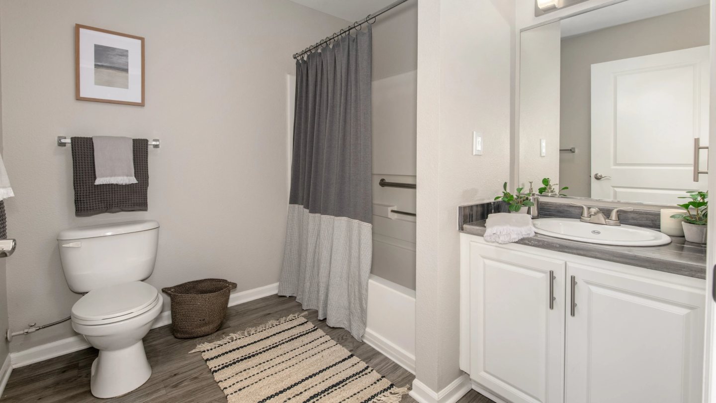 Lenox West Luxury Apartments Image 15
