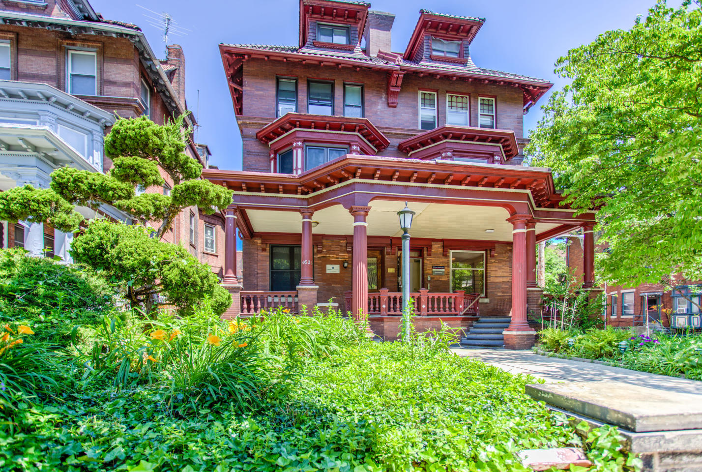 4625 Spruce Street Image 1