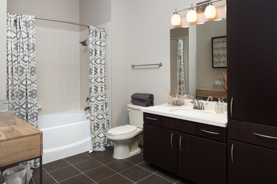 District at Greenbriar Apartments Image 16