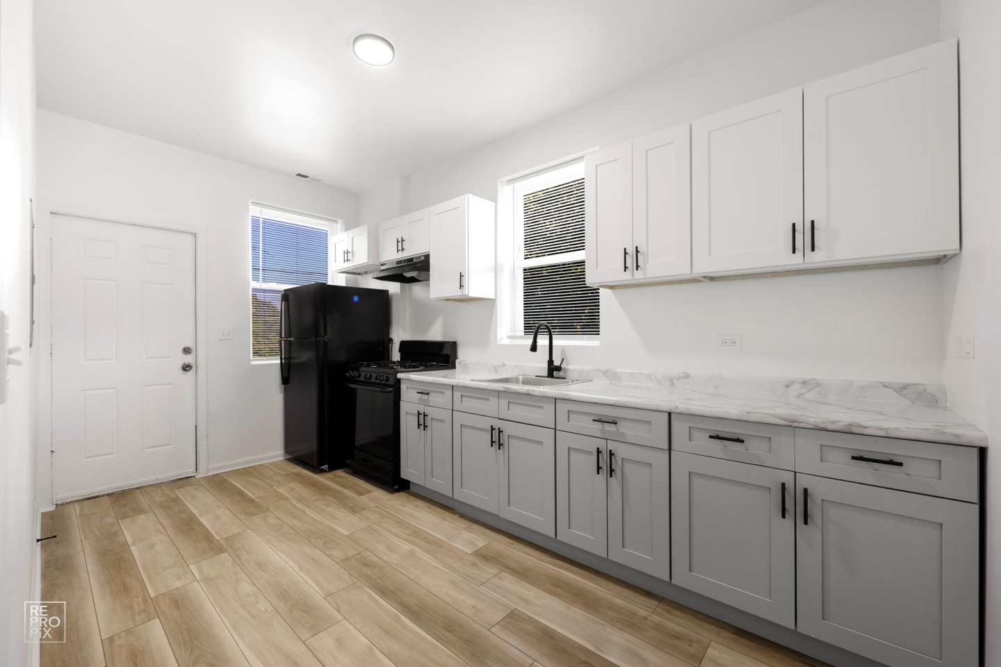 5718 S Wabash Image 2