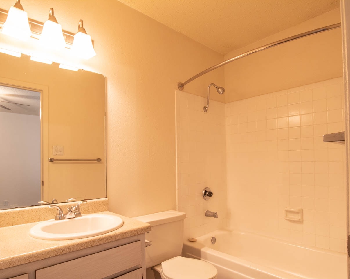 Plaza Square Apartments Image 16
