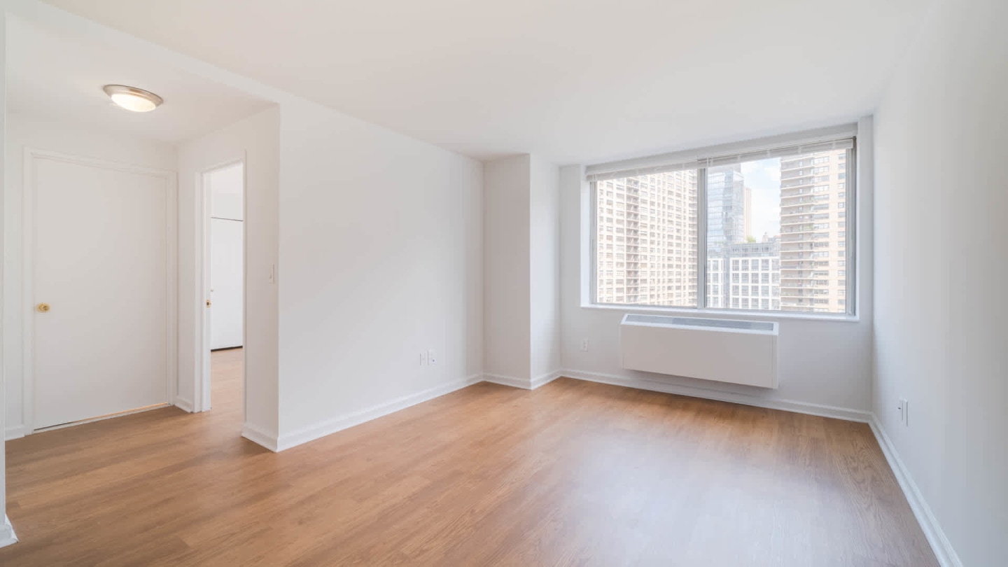 180 Riverside Boulevard Image 15