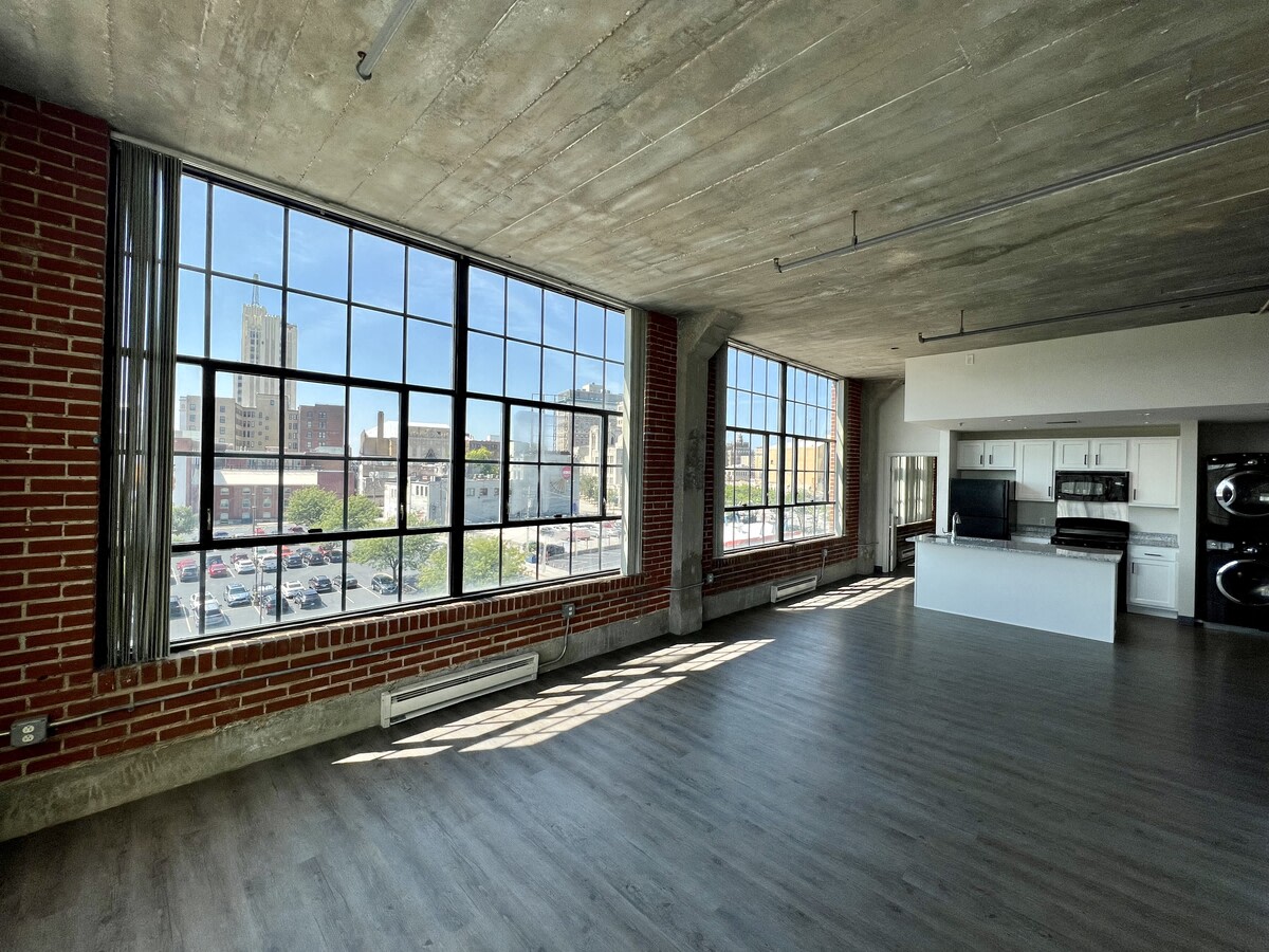 PW Shoe Lofts Apartments Image 5