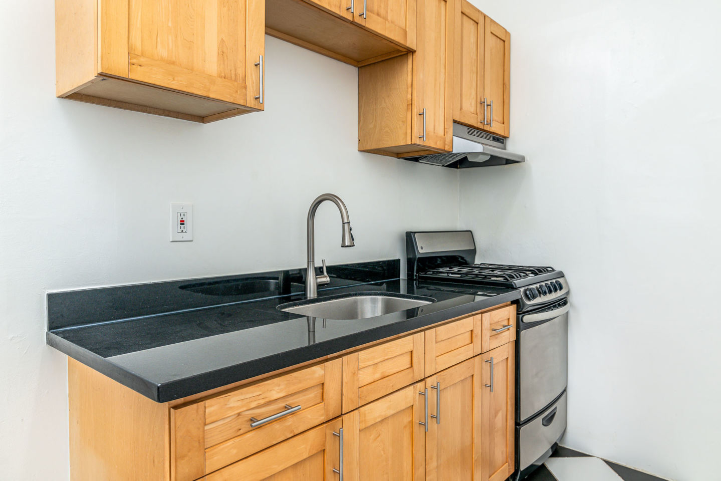 605 Jones Image 4