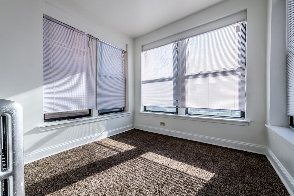 5854 S Michigan Ave Image 8