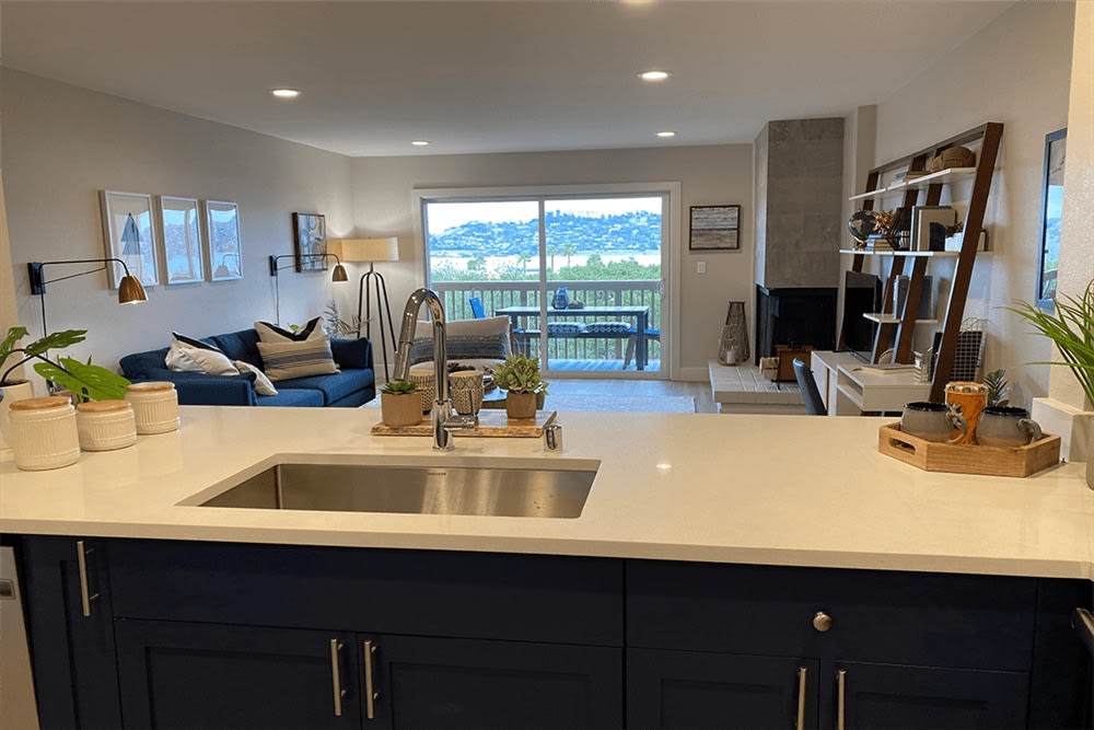 Harbor Point Waterfront Apartments Image 12