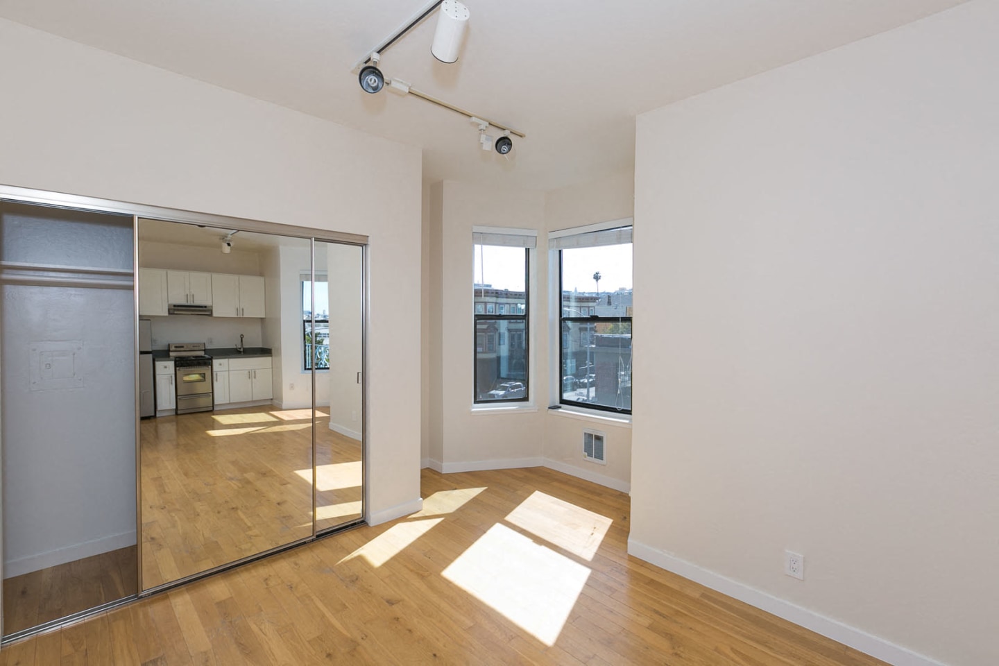 2385 Folsom Image 34
