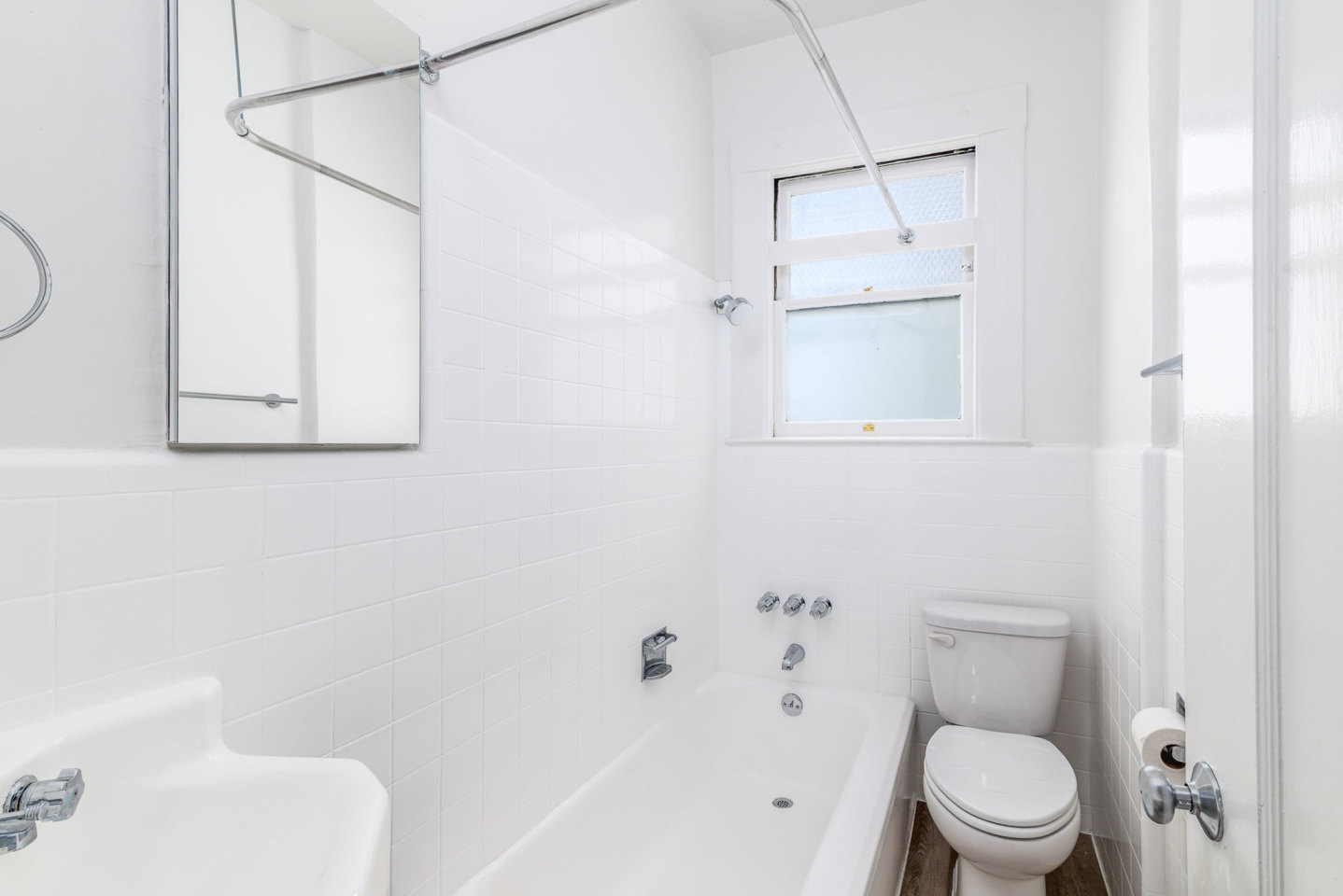 1240 BUSH Image 34