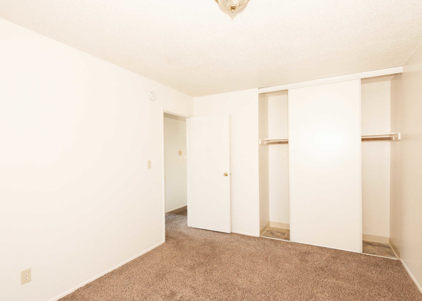 Churchill Gardens Apartments Image 3