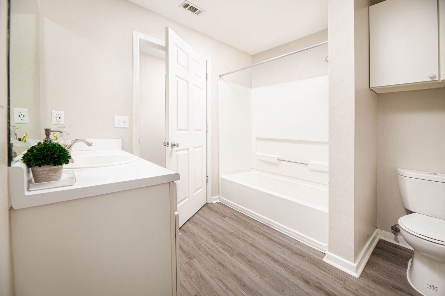 Spring Lake Apartments Image 15