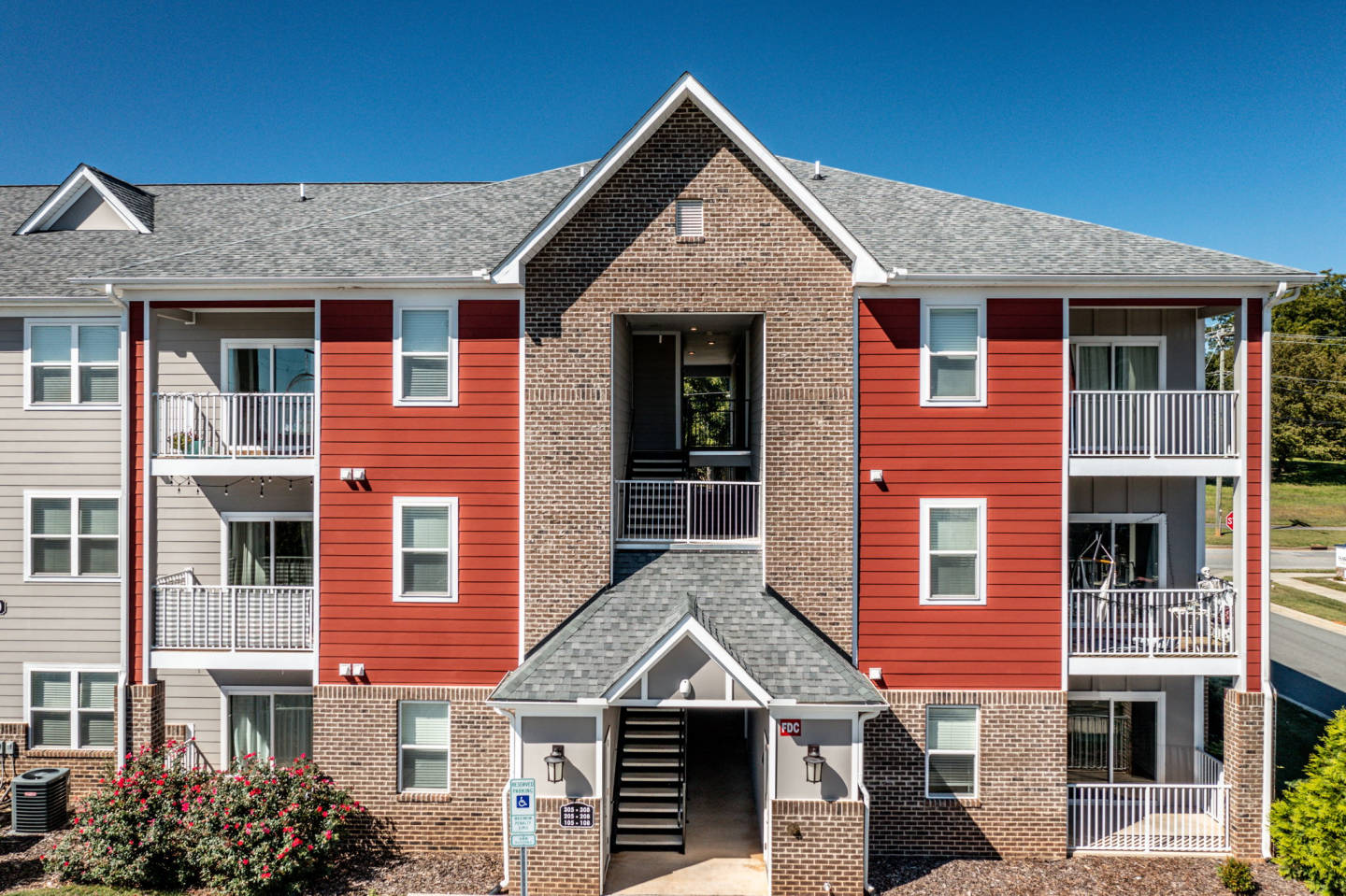 Hawks Landing Luxury Apartments Image 14