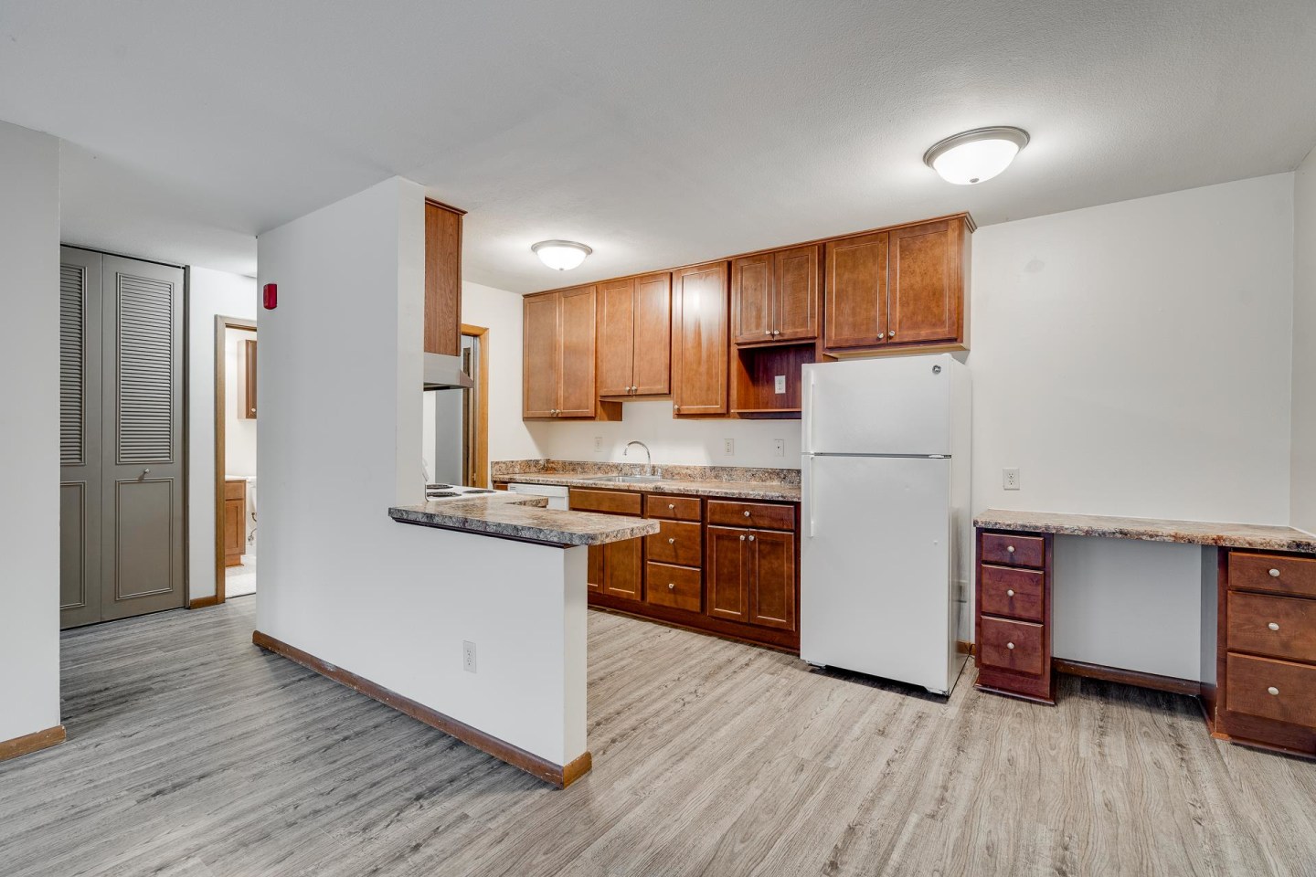 Bryant Manor Apartments Image 16