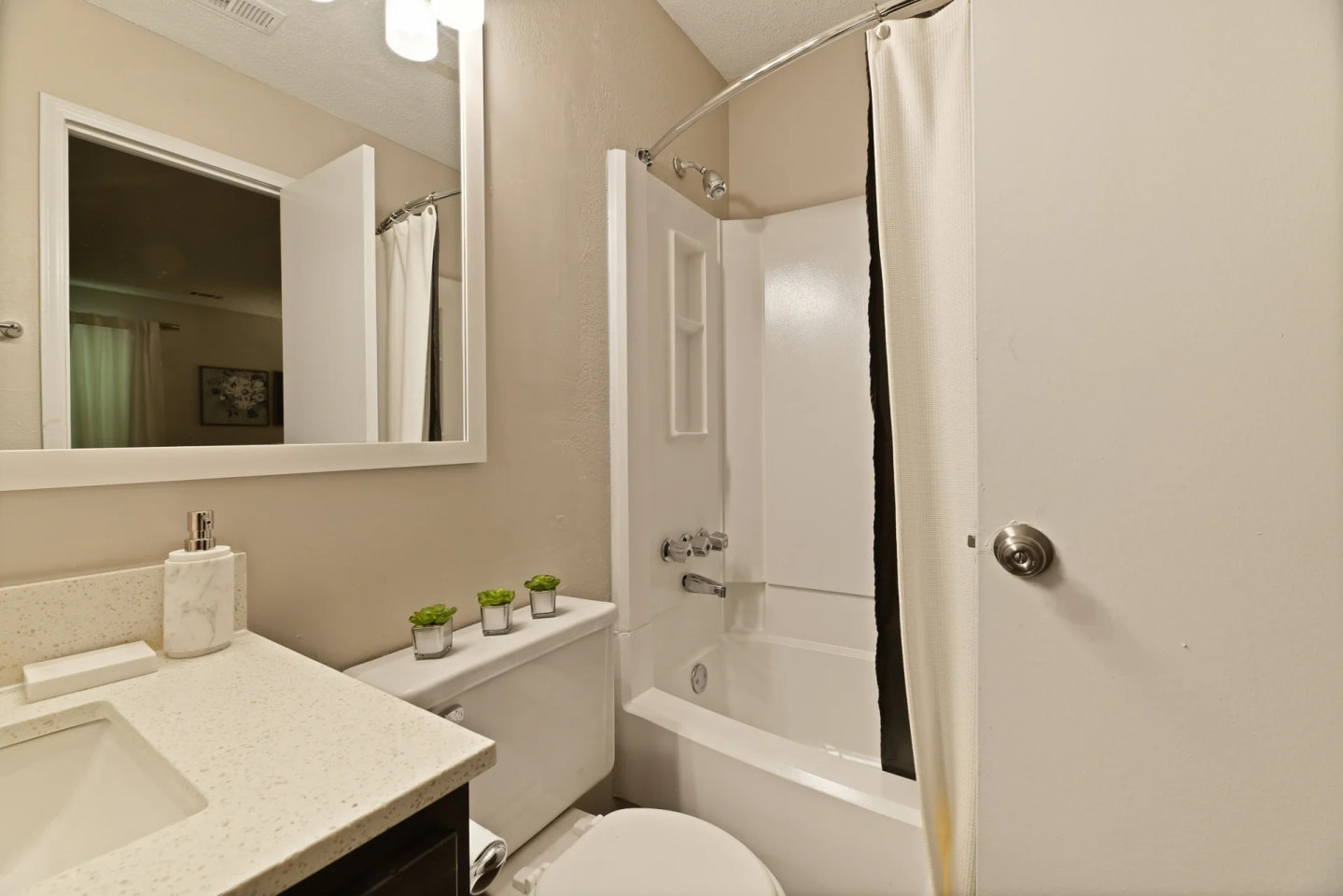 300 Riverside Image 28