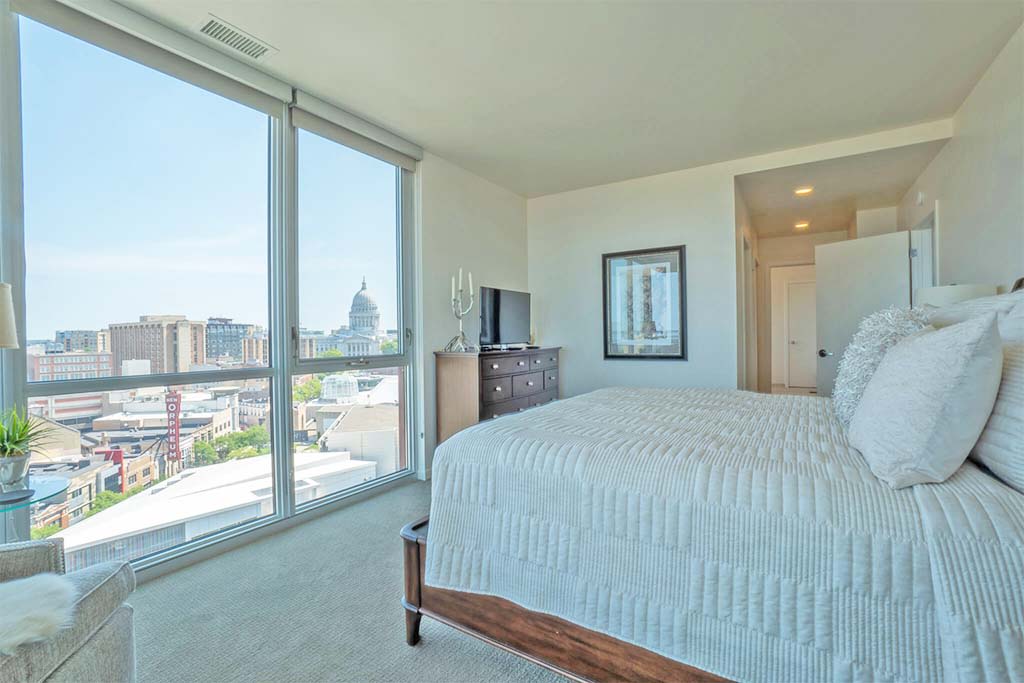 Ovation 309 Image 18