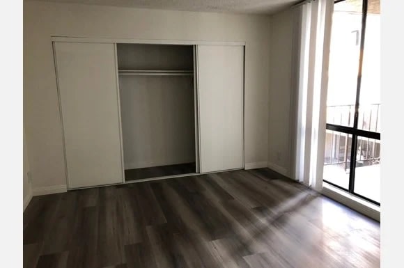 515 S. La Fayette Park Pl. Image 3