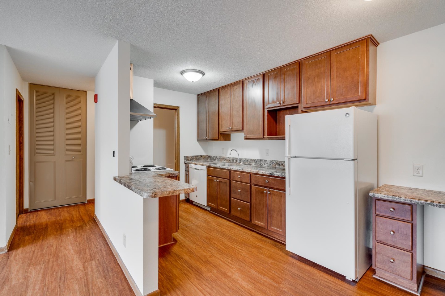 Bryant Manor Apartments Image 31
