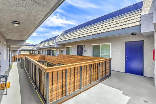 Del Amo Place Apartment Homes Image 5