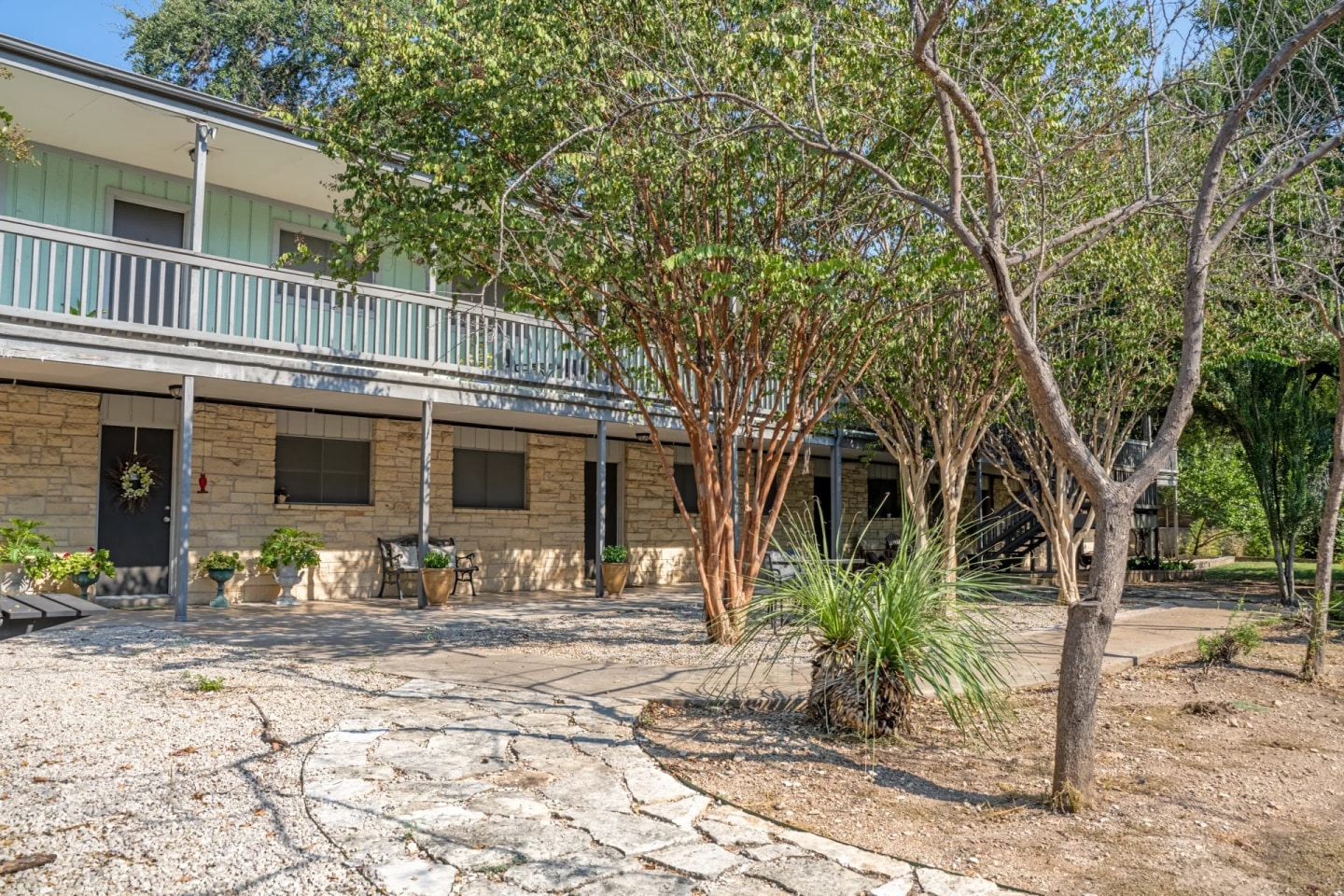 Antilles Apartments Image 12