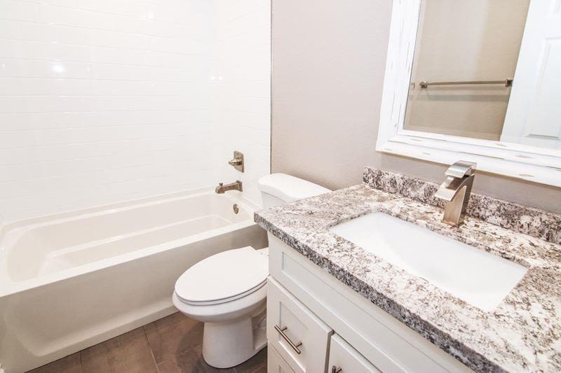638 W Imperial Avenue Image 11