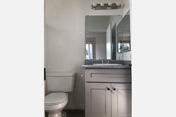 1333-1335 N La Brea Ave Image 15