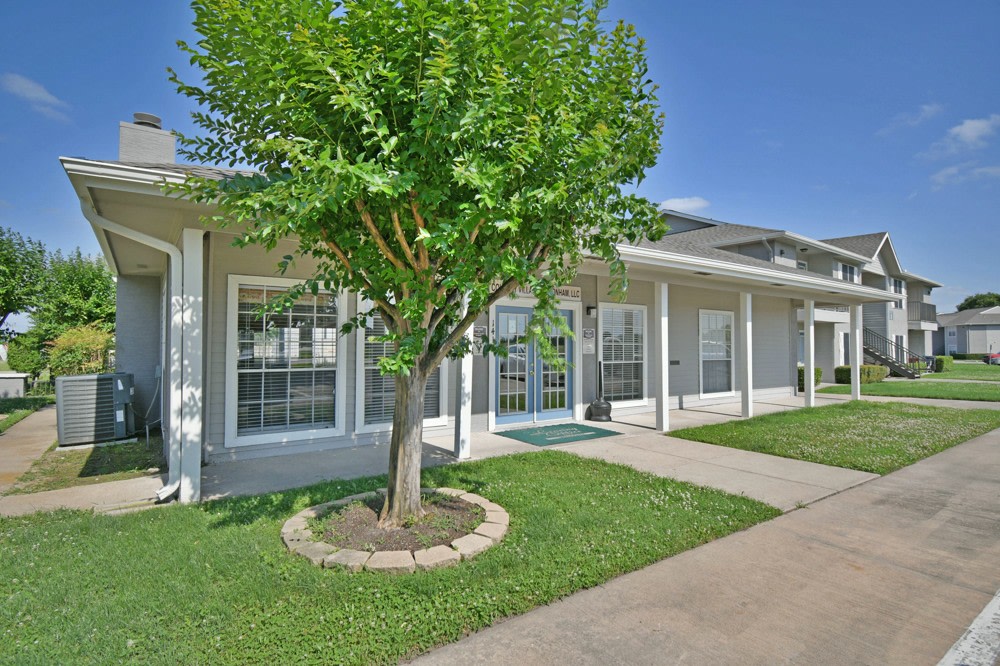 Country Village of Bonham Image 23
