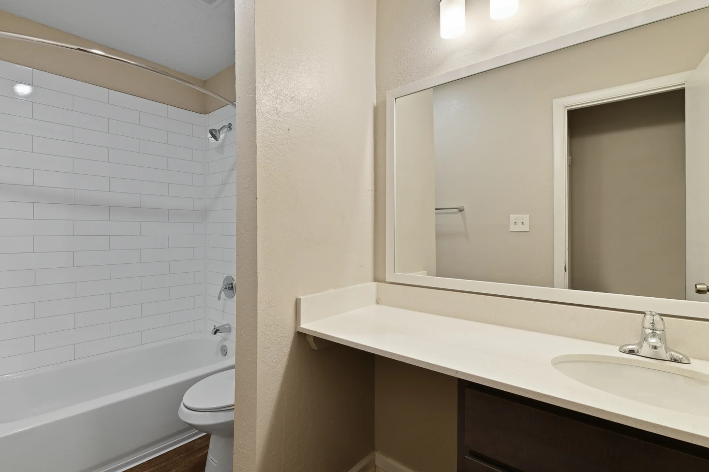 Premier Apartments Image 29