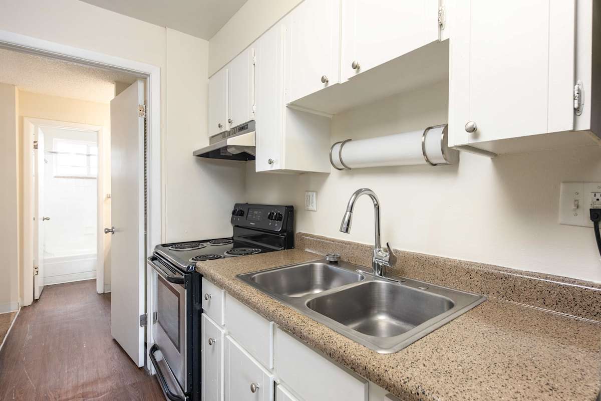 Meridian Garden Apartments Image 13