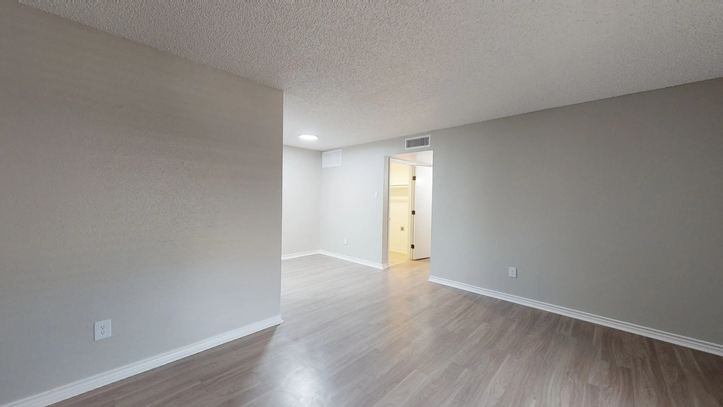 Skylar Pointe Image 13