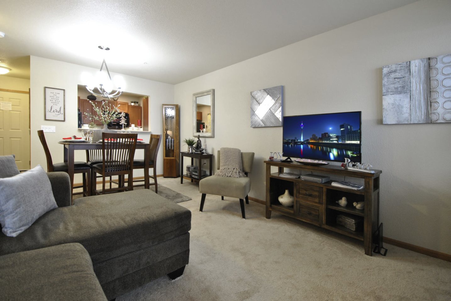 Senior Living - Grandhaven Manor 2 Image 4