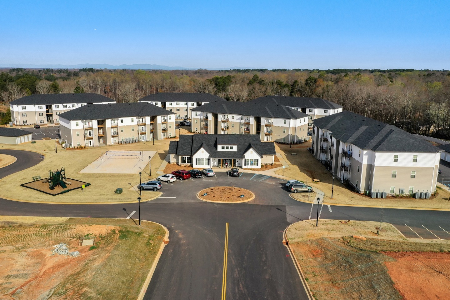 Water's Edge Apartments Image 9