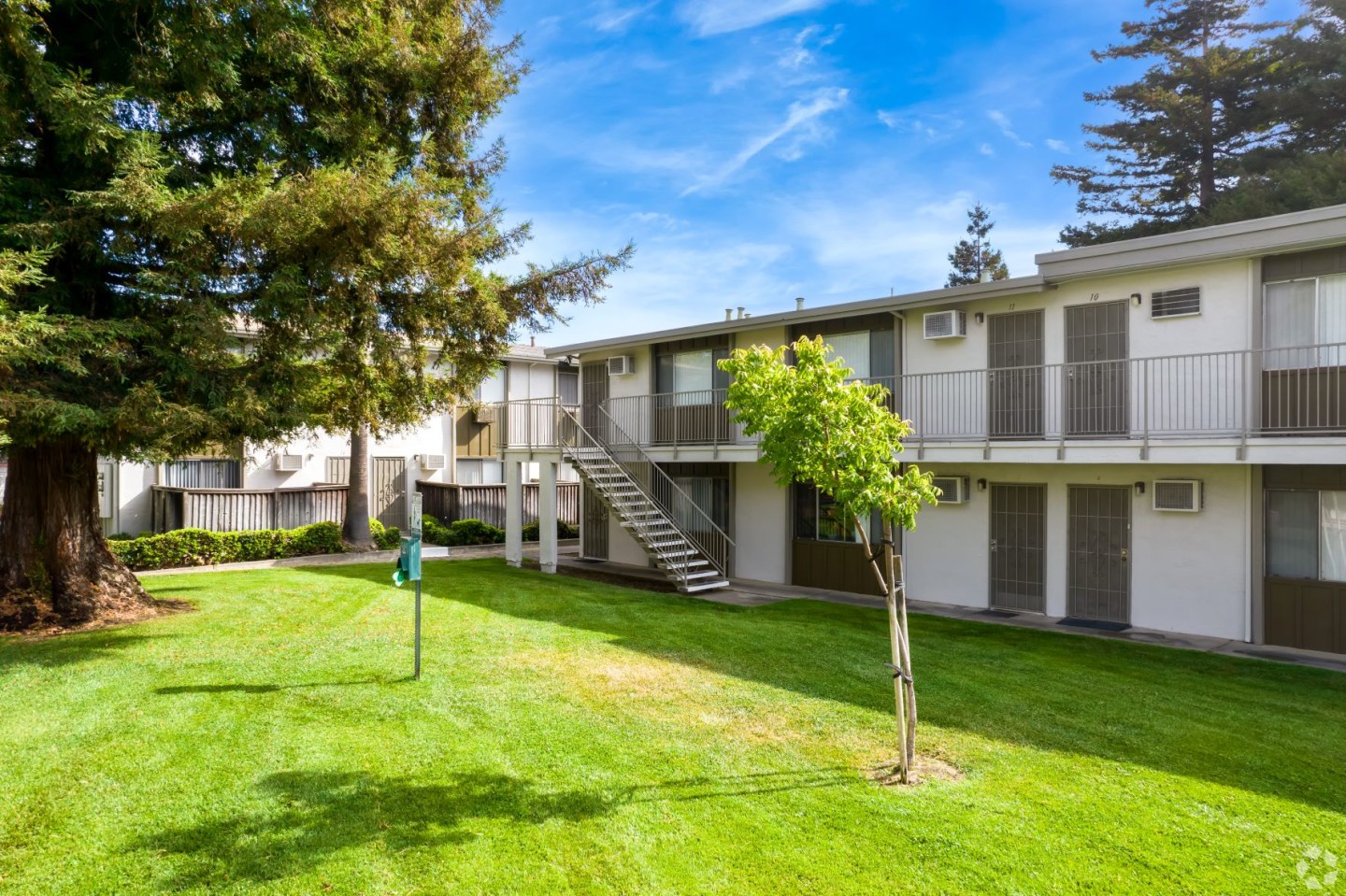Autumn Oaks Townhomes & Apartments Image 2