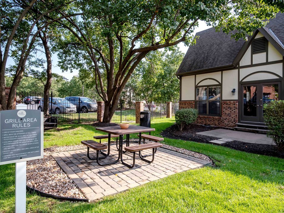 Corinth Place Apartment Homes Image 4