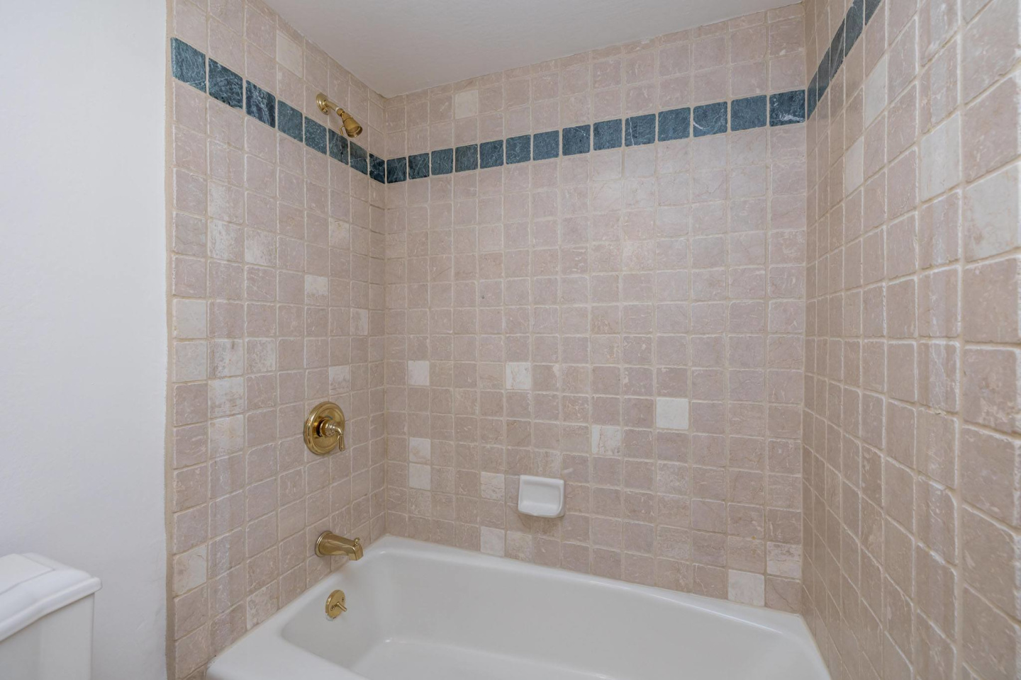 5-65 Rodeo Avenue Image 16